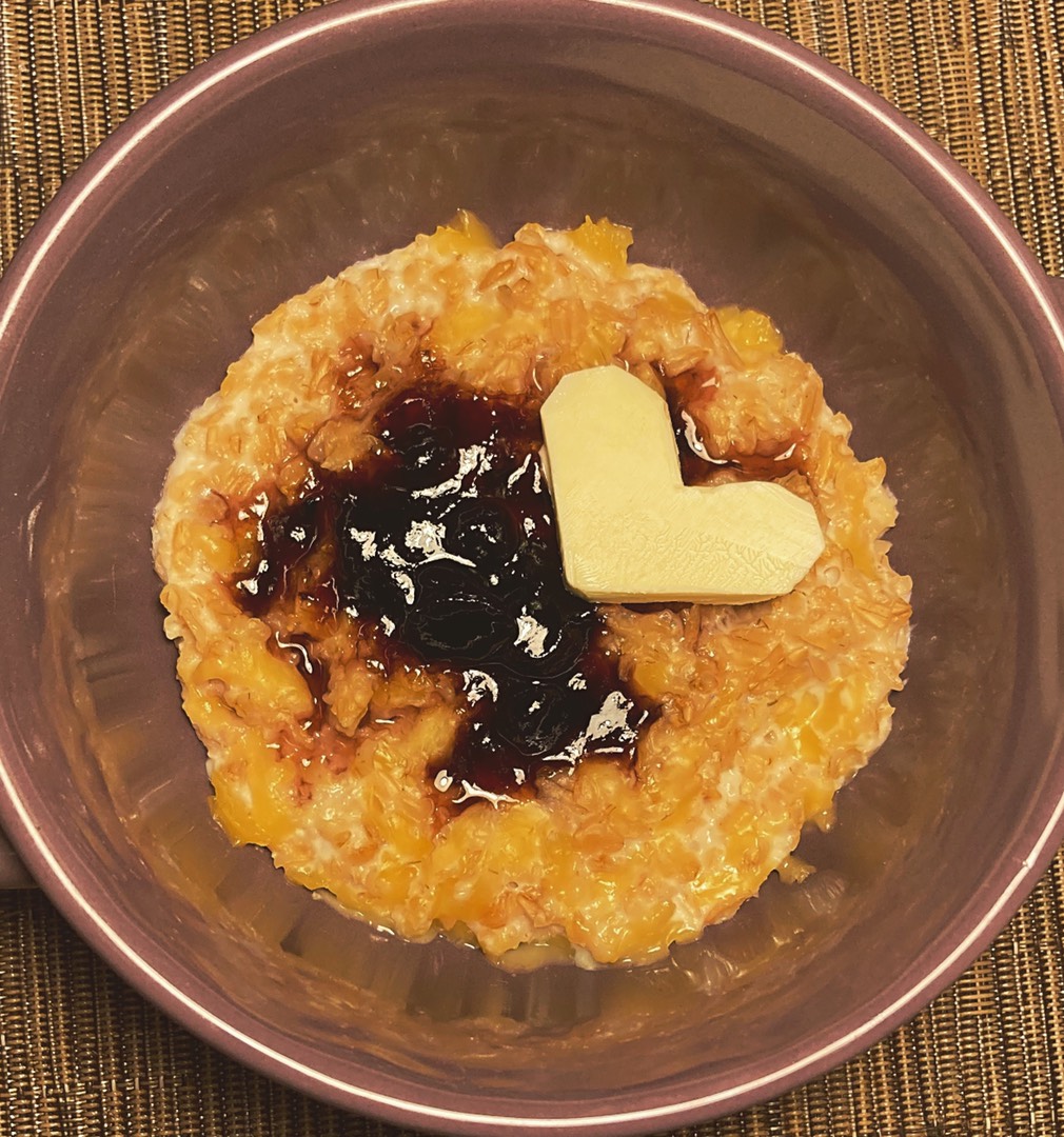 Утренняя овсянка, сэр! С сыром и сливовым вареньем..