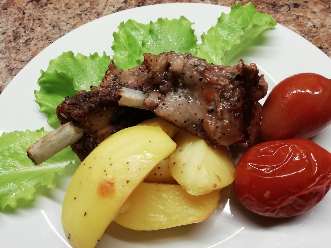 Свиные рёбрышки запечённые с картофелем