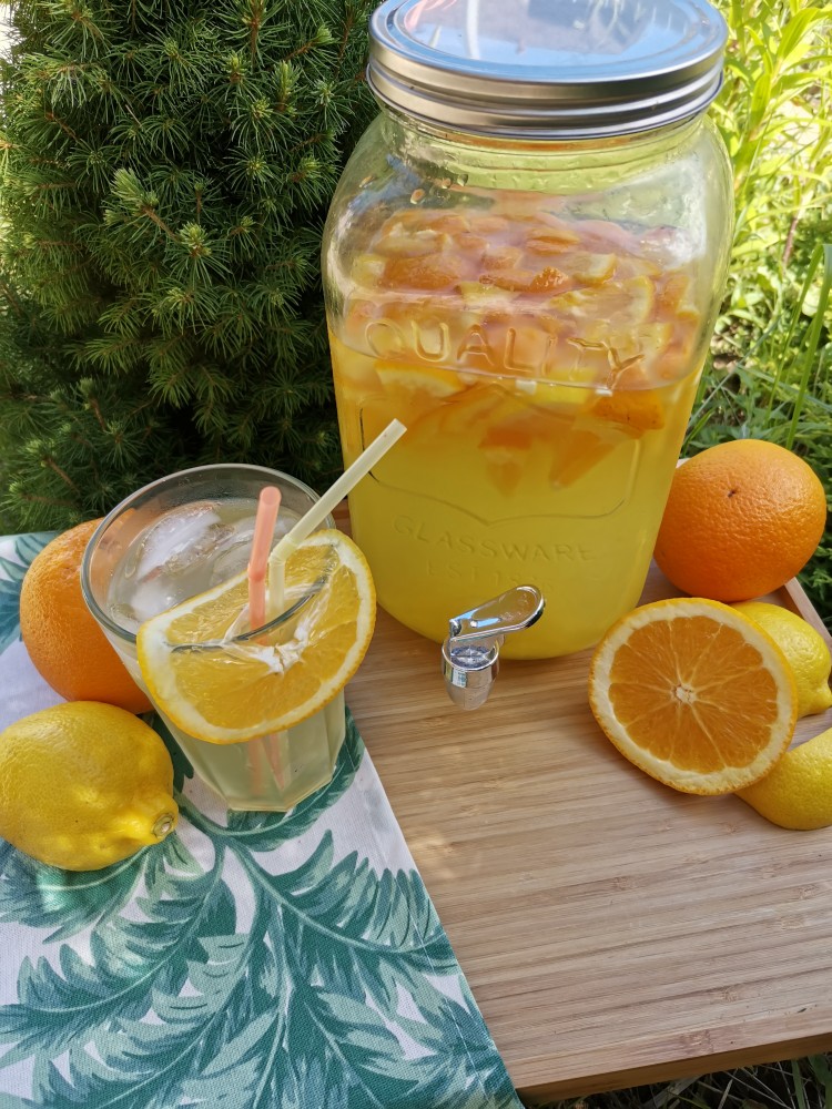 Лимонад из огурцов и апельсина