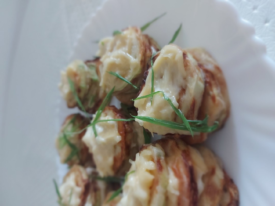 Кабачки под сырно-чесночным соусом