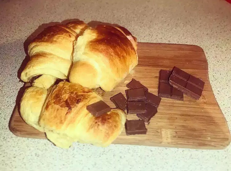Круассаны из слоенного теста с шоколадом #школа