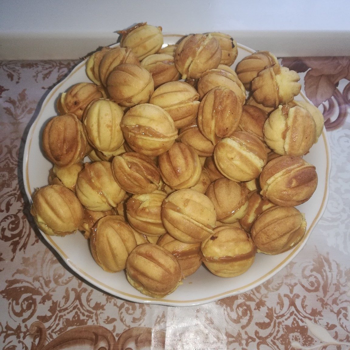 Орешки со сгущенкой на сметане - пошаговый рецепт с фото, ингредиенты, как приготовить
