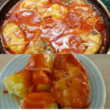 Жаренная рыба в томатном соусе
