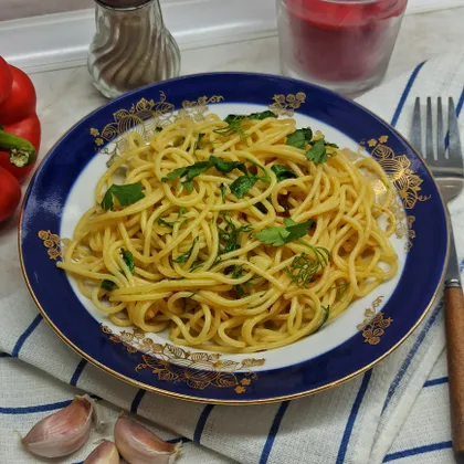 Спагетти с чесноком и оливковым маслом "Алио олио" 