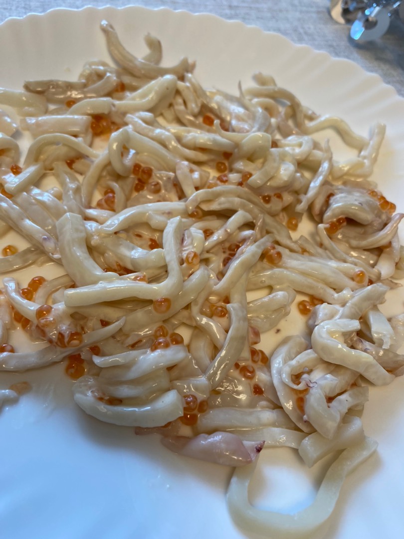 Салат с кальмаром новогодний