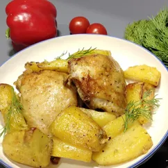 Ароматные куриные бедра с картофелем в рукаве