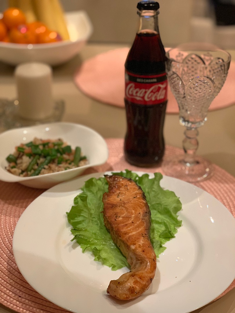 Нежный запечённый лосось и жареный с креветками рис 🍚