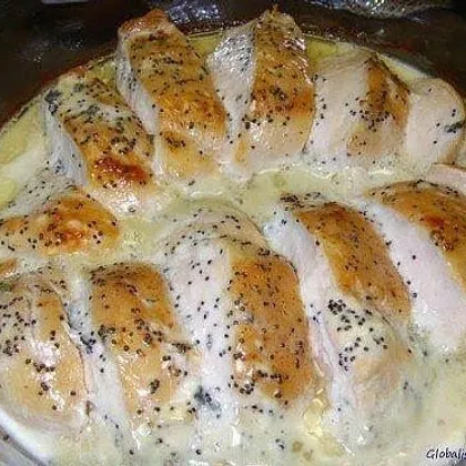 Куриные грудки в сливочно-сырном соусе