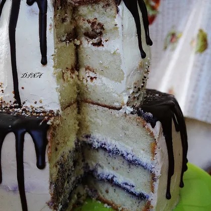 Бисквитный торт с кремом 'Шарлотт' и сливочным кремом на основе Маскарпоне