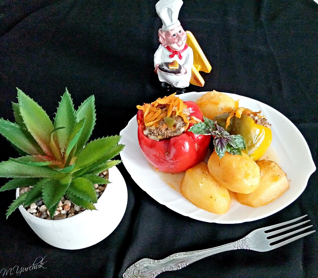Перец фаршированный куриной печенкой с картофелем