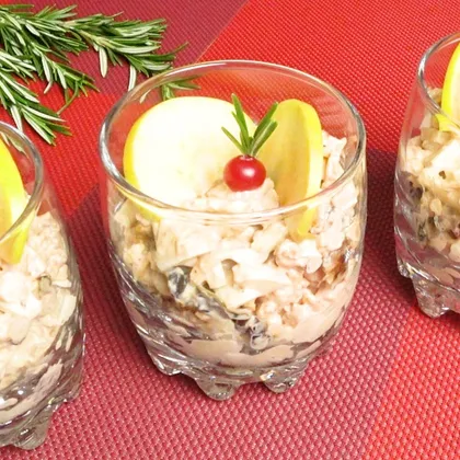 Праздничный салат с черносливом и орехами | Festive salad with prunes and nuts