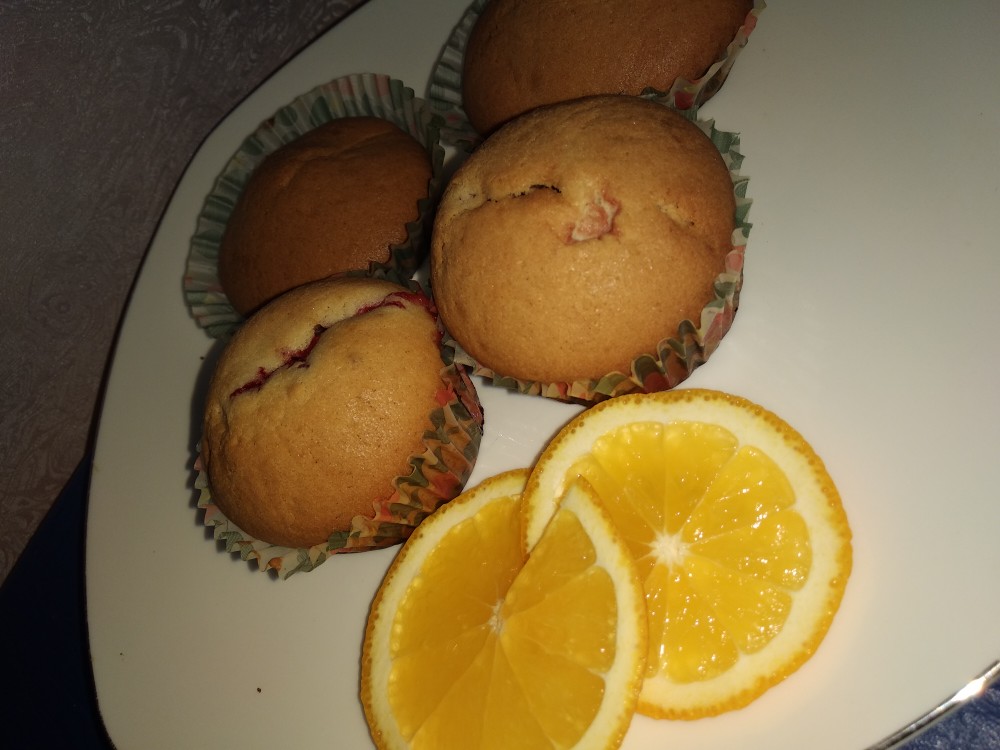Сметанные кексики с клубникой
