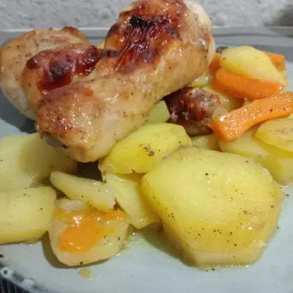 Бедрышки куриные с овощами
