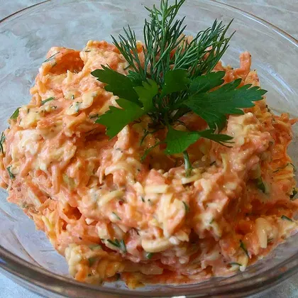 Простой салат из сыра и моркови