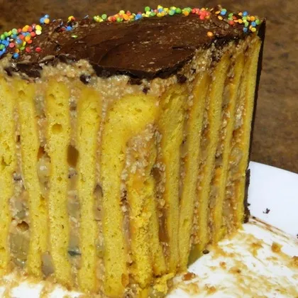 Тыквенно-карамельный торт с цукатами и орехами
