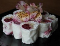 Роллы десертные с вишней и бананом