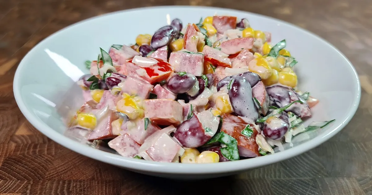 10 очень вкусных салатов с фасолью - Лайфхакер