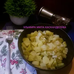 Салат с картофелем и маринованными огурцами