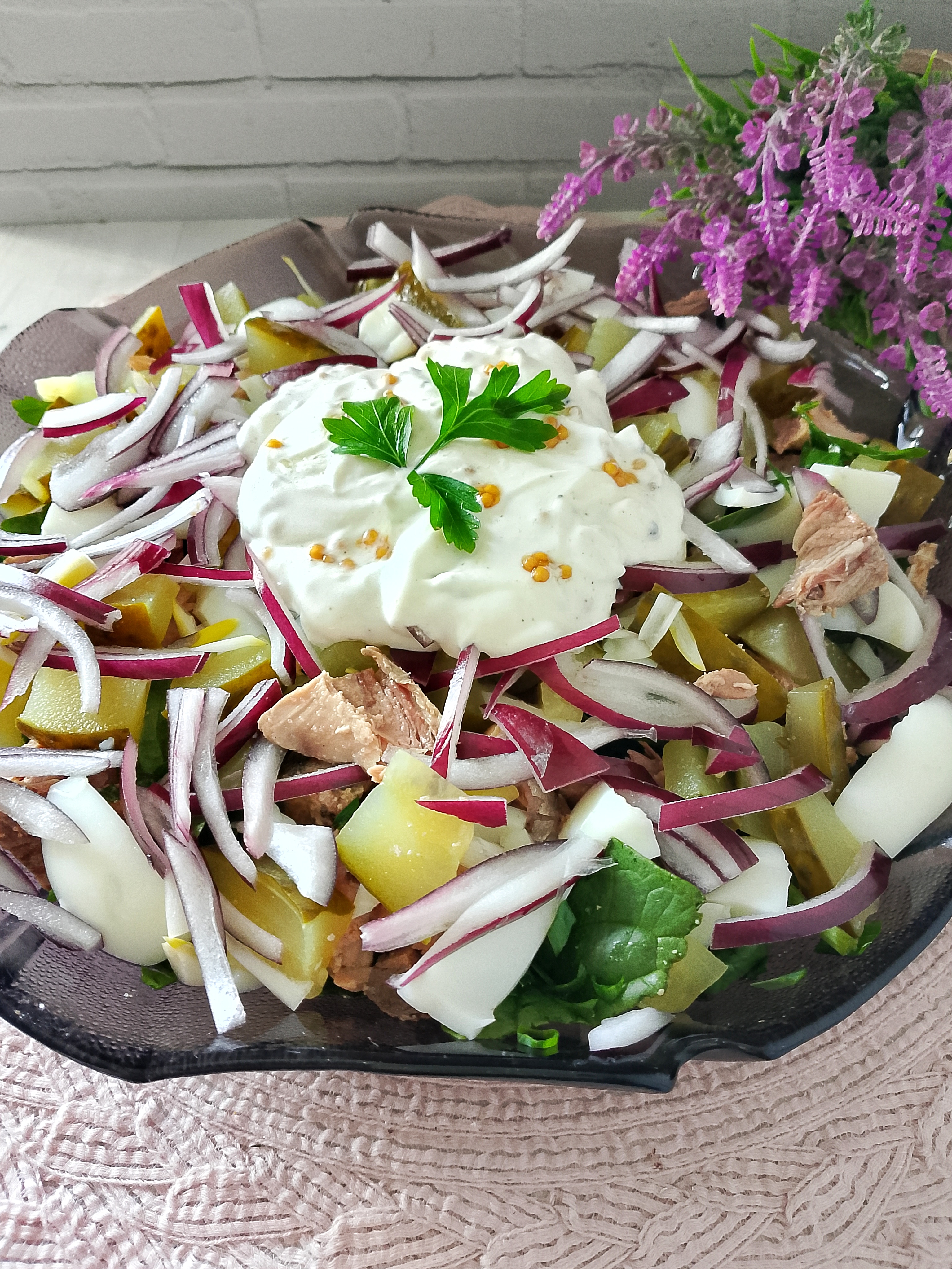 Салат с тунцом и зеленью