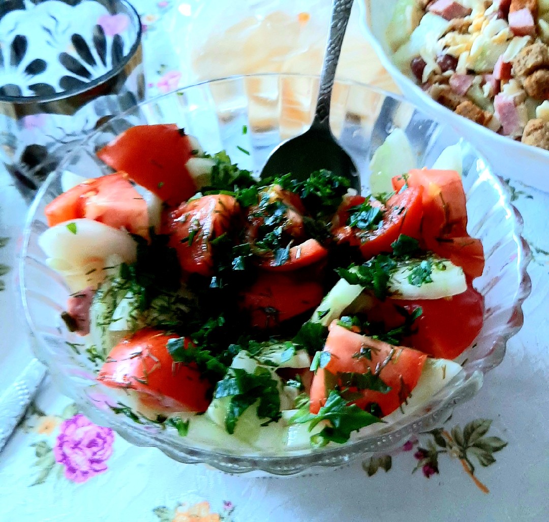Салат из огурцов и помидоров с майонезом - Пошаговый рецепт с фото. Салаты. Салаты из овощей