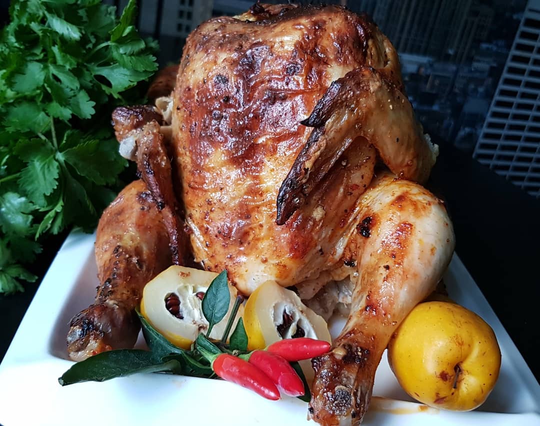 Праздничная курица в маринаде с розмарином, запеченная в духовке целиком