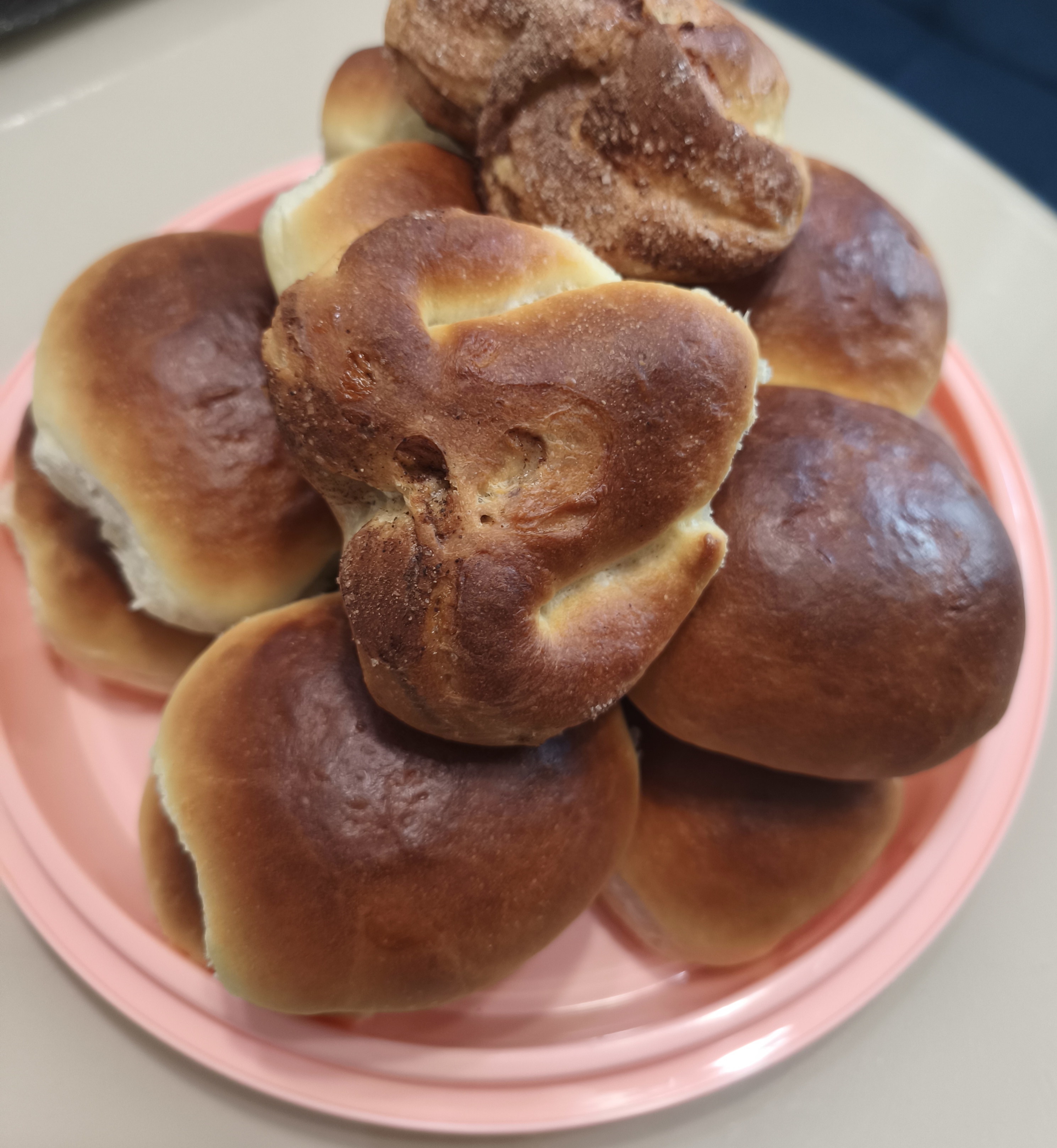 Дрожжевые булочки на кефире