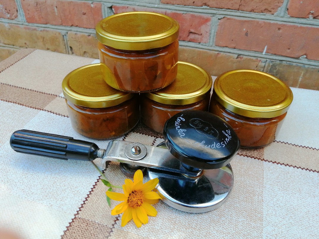 Ткемали с зеленью