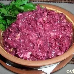 Свекольный салат с яйцом и сыром