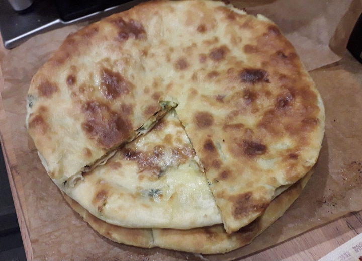 Осетиский пирог с сыром и с картошкой- картофджан