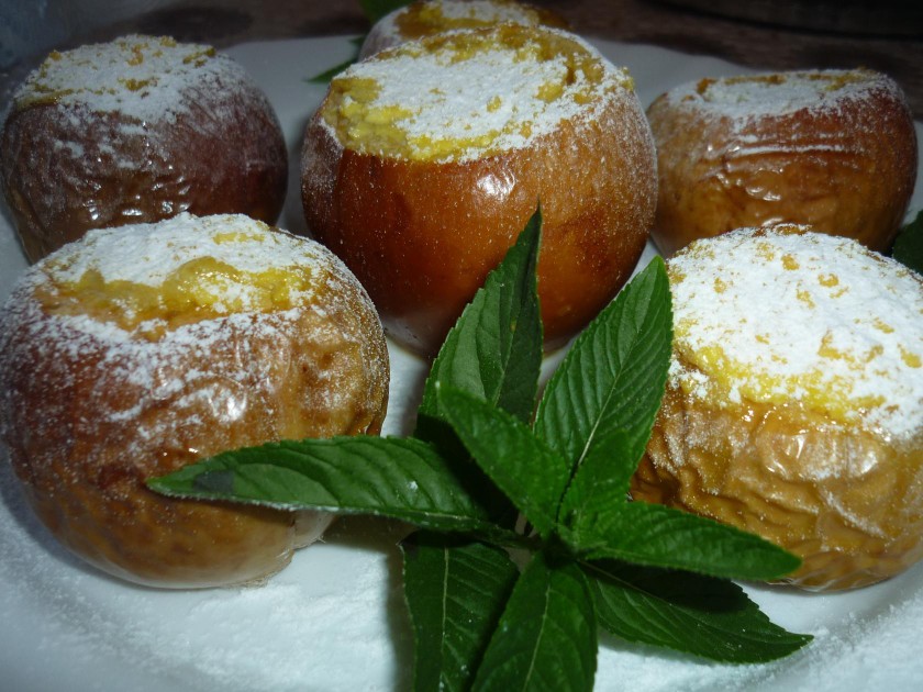 Печеные яблоки с творогом