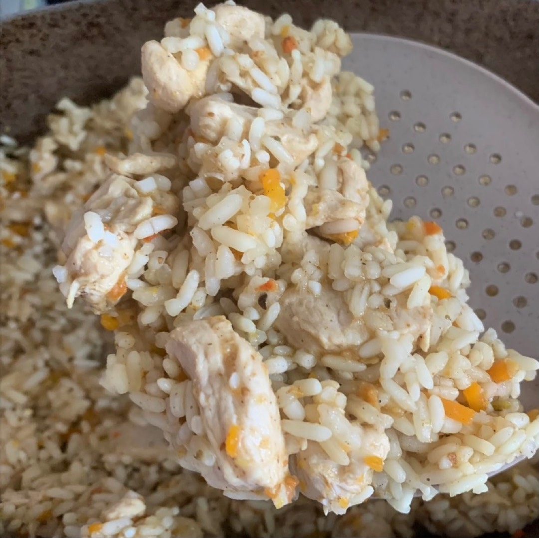 Плов с курицей и изюмом на сковороде — пошаговый рецепт с фото