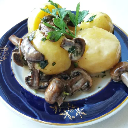 Картофель с грибами в сливках