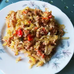 Овощное рагу с капустой и вареным мясом