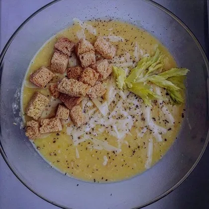 Суп пюре из кабачков с сухариками