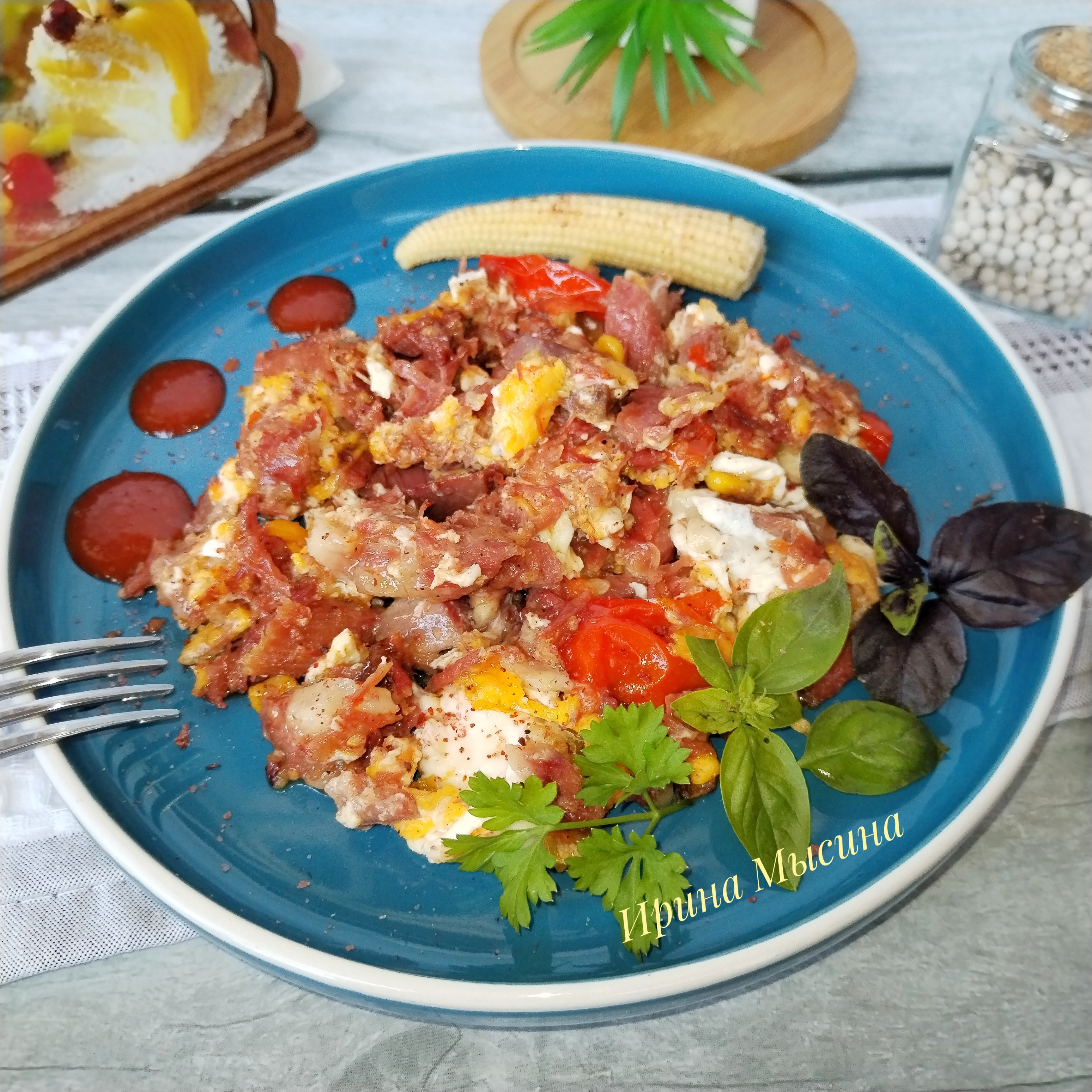 Скрэмбл с мясом и помидорами 