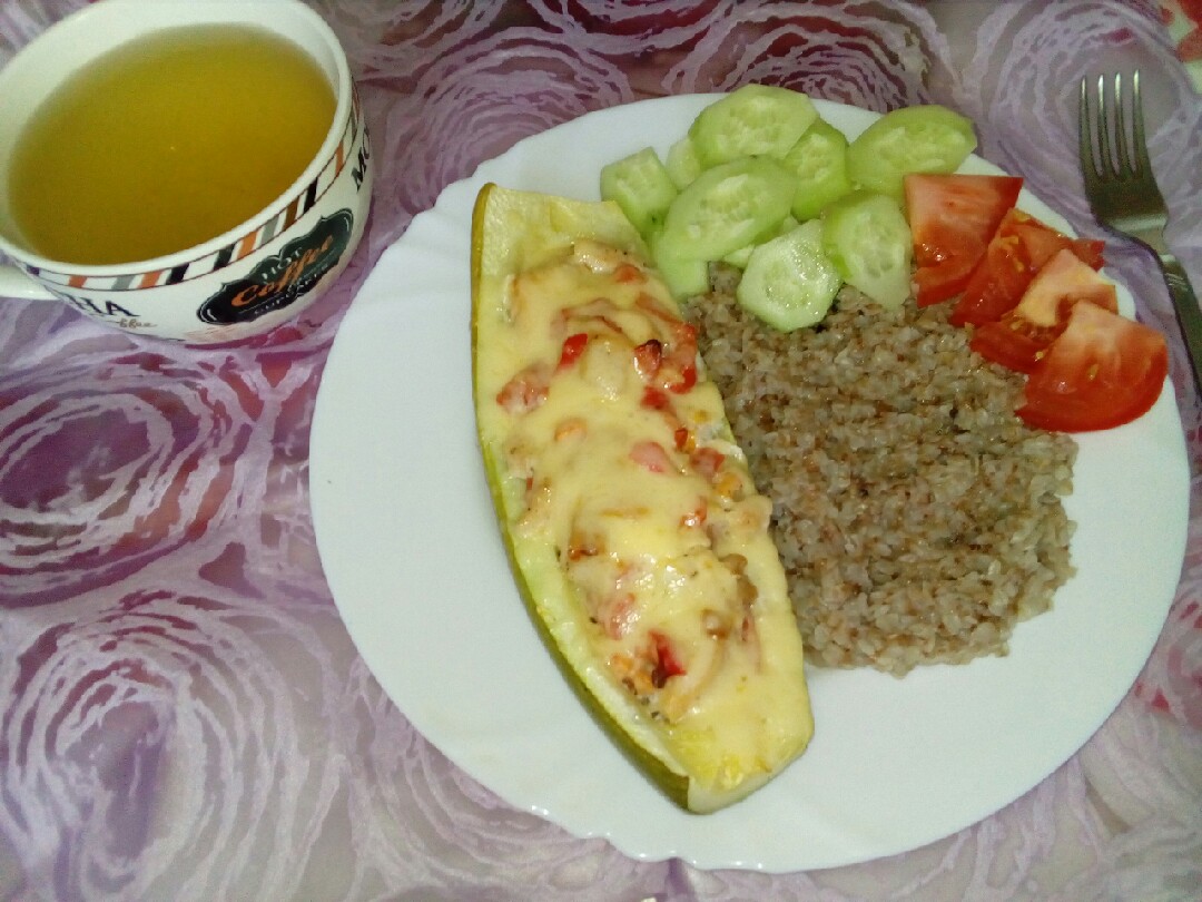 Кабачки под сыром с курочкой и овощами