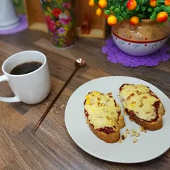 Горячие бутерброды на перекус с острой аджикой и сыром😋