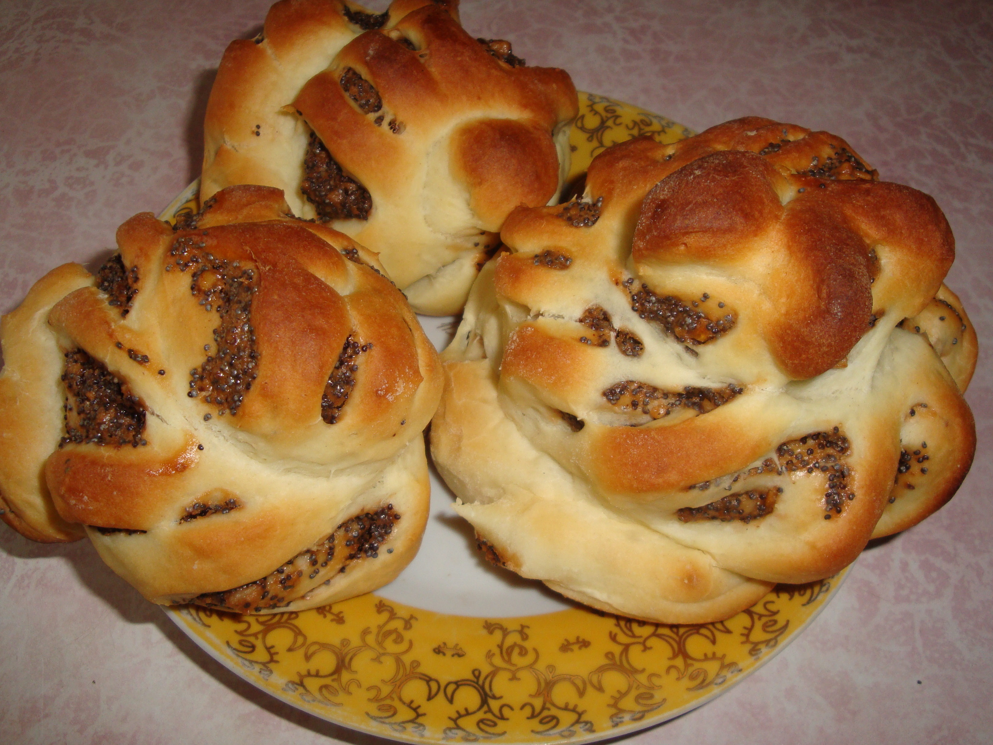 Булочки орехово-маковые со сгущенкой