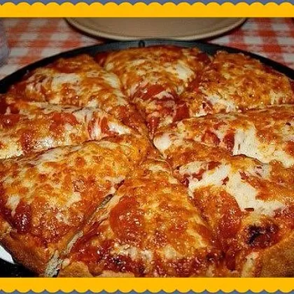 Пицца на сковороде с сыром за 10 минут