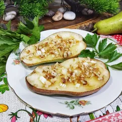 Запечённые груши с сыром Камамбер, орехами и медом