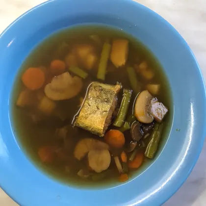 Постный суп с рыбой и грибами