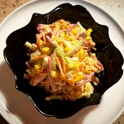 Салат с копчёной колбасой и морковью по-корейски 