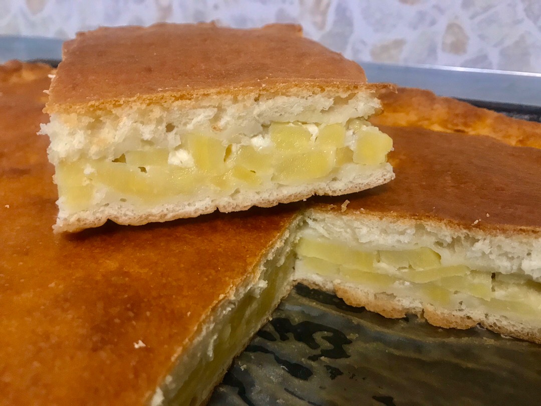 Пирог с картошкой в духовке из дрожжевого теста