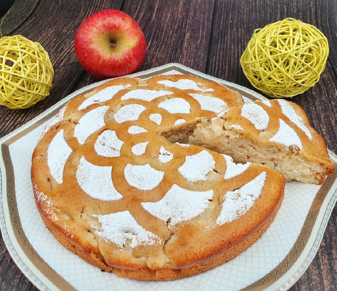 Простейший постный пирог с яблоком