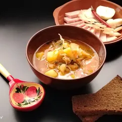 Щи из свежей и квашеной капусты