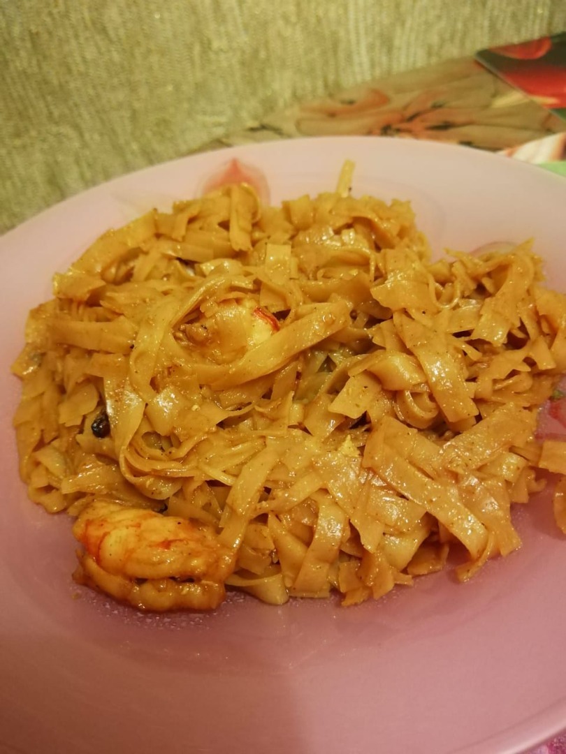 Жареная рисовая лапша (Kway Teow)