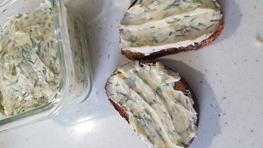 Масло с чесноком и укропом