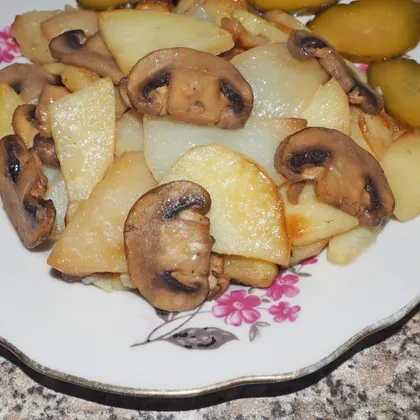 Жареный картофель с шампиньонами