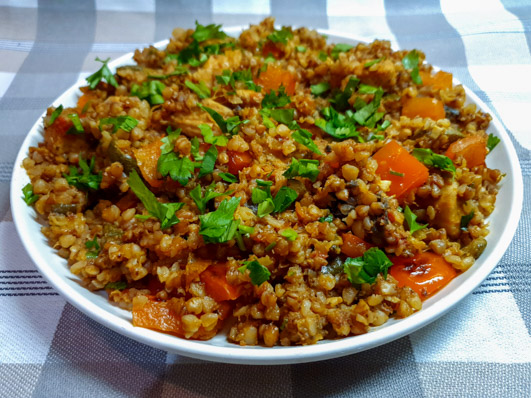 Гречка с мясом и овощным рагу