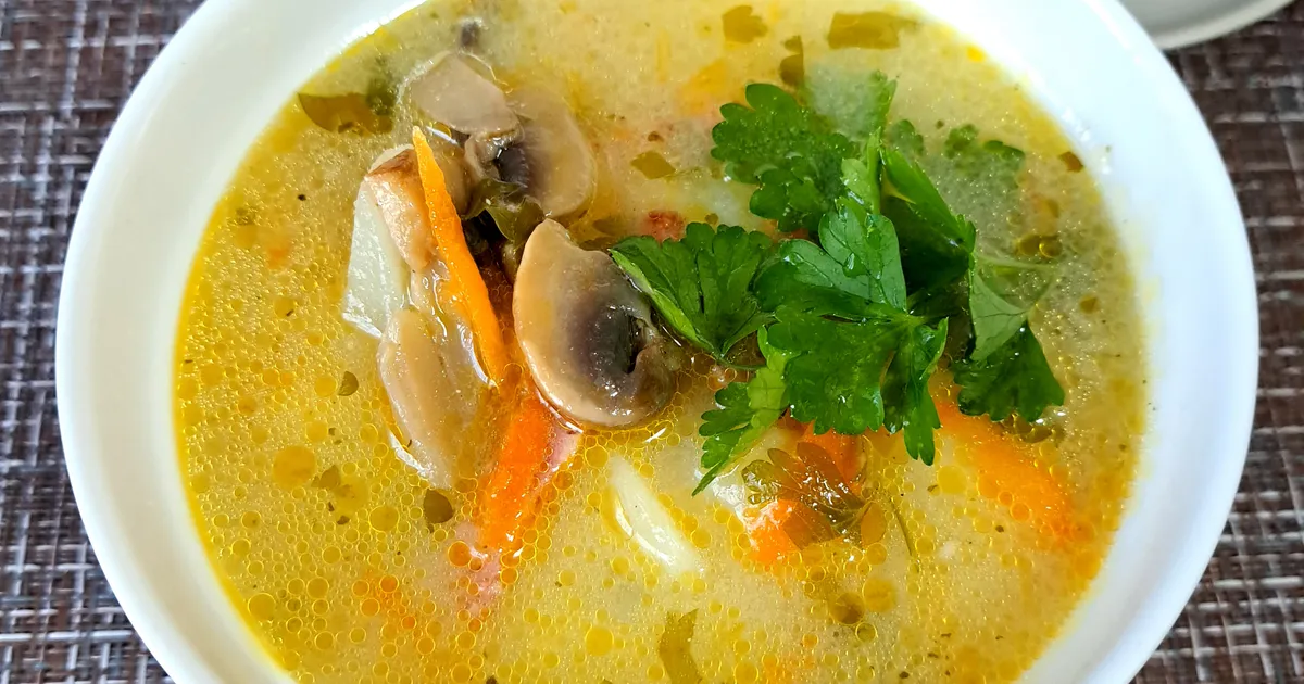 Сырный суп с плавленым сыром, кабачками и цветной капустой